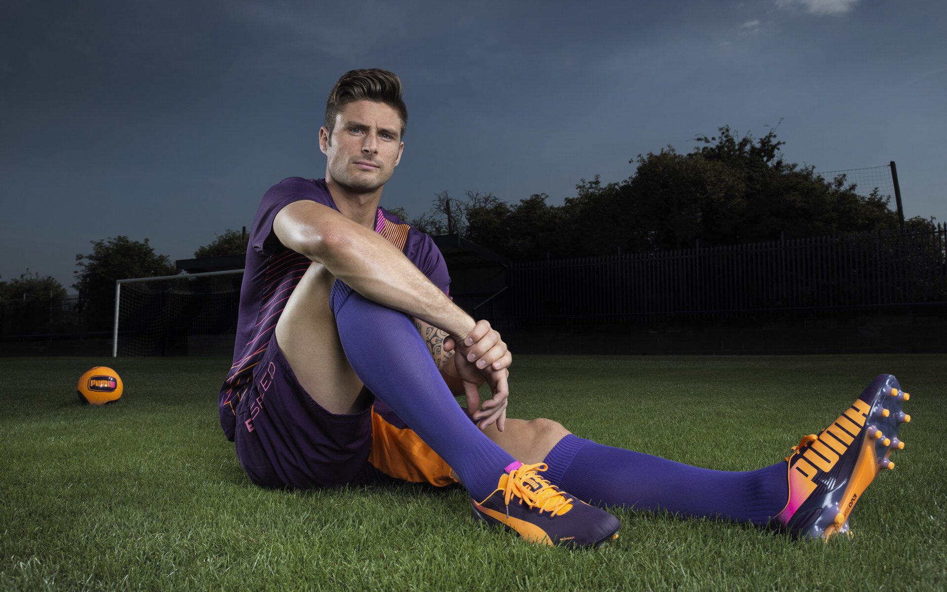 九游手游下载-球场幕后：场馆、设备与赛事组织背后的故事，球场各个位置以及职务